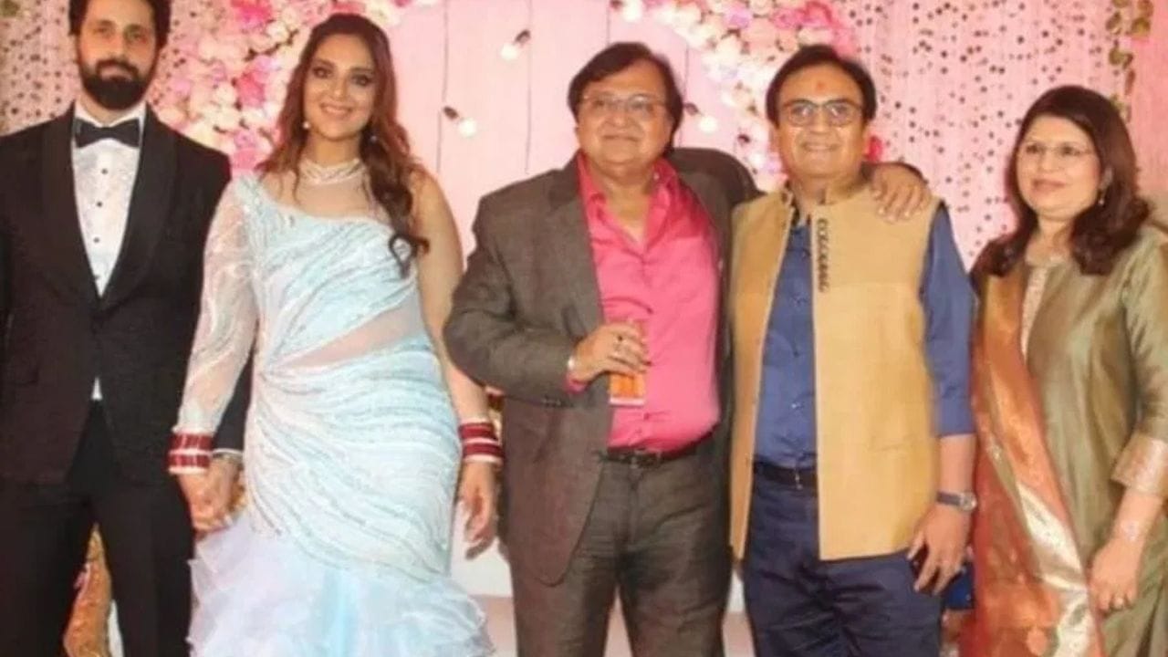 આ ફિલ્મમાં રાકેશ બેદીએ પાકિસ્તાની રાજકારણી જમીલ જમાલીની ભૂમિકા ભજવી હતી. તો આજે આપણે રાકેશ બેદીના પરિવાર અને પર્સનલ લાઈફ વિશે રસપ્રદ વાતો કરીએ.