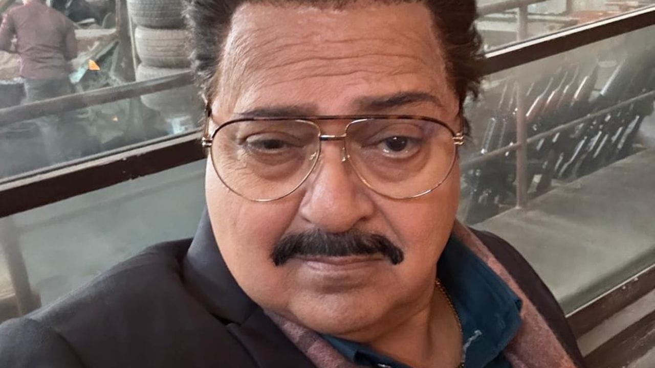 આ ફિલ્મમાં રાકેશ બેદીએ પાકિસ્તાની રાજકારણી જમીલ જમાલીની ભૂમિકા ભજવી હતી. તો આજે આપણે રાકેશ બેદીના પરિવાર અને પર્સનલ લાઈફ વિશે રસપ્રદ વાતો કરીએ.