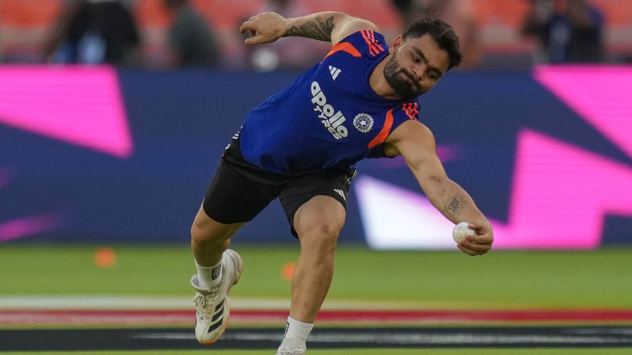    IPL 2026ની શરુઆત 28 માર્ચથી થઈ રહી છે પરંતુ તે પહેલા રિંકુ સિંહ માટે એક ગુડન્યુઝ આવ્યા છે. તેની સરકારી નોકરી હવે પાક્કી થઈ ગઈ છે. ડાબોડી બેટ્સમેન રિંકુ સિંહને ઉત્તર પ્રદેશ સરકારમાં પ્રાદેશિક રમતગમત અધિકારી તરીકે નિયુક્ત કરવામાં આવ્યા છે.