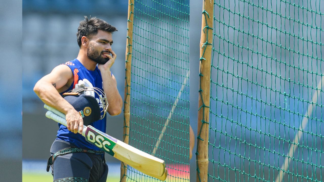 રિંકુ સિહની વાત કરીએ તો હાલમાં આઈપીએલ 2026ની તૈયારીમાં લાગ્યો છે. રિંકુ સિંહ આઈપીએલમાં કોલકત્તા નાઈટ રાઈડર્સનો મહત્વનો સભ્ય છે.