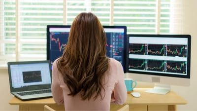 TVS મોટર કંપની 30 માર્ચ 2026ના રોજ એક્સ-ડેટ પર ટ્રેડ કરશે, જ્યારે તેની રેકોર્ડ ડેટ 31 માર્ચ 2026 છે. કંપની તેના રોકાણકારોને શેર દીઠ ₹12નું વચગાળાનું ડિવિડન્ડ આપી રહી છે. હેલ્થકેર સેક્ટરની Aster DM હેલ્થકેર 2 એપ્રિલ 2026ના રોજ એક્સ-ડેટ પર જશે અને તેની રેકોર્ડ ડેટ 3 એપ્રિલ 2026 છે. કંપની શેર દીઠ ₹3નું વચગાળાનું ડિવિડન્ડ આપી રહી છે.