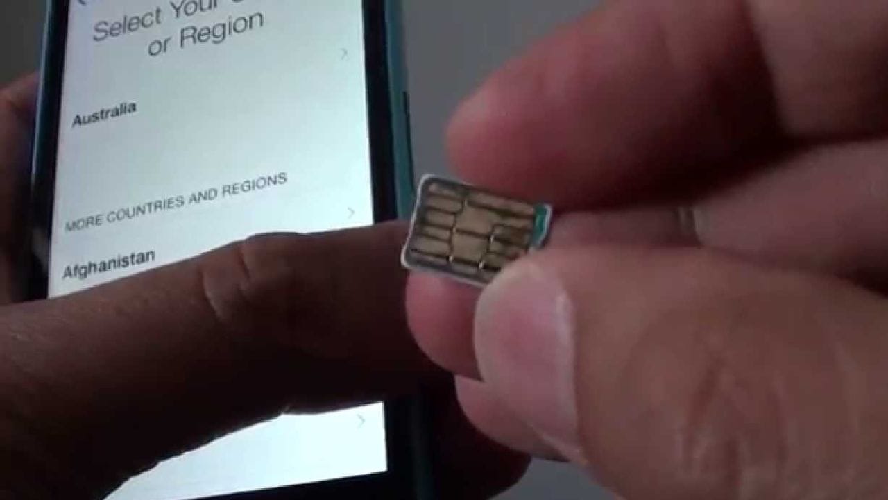  ઓવરહીટિંગ : સિમ કાર્ડનું વધુ પડતું ગરમ ​​થવું ફક્ત ફોનના પ્રદર્શન માટે જ નહીં પરંતુ સિમ કાર્ડ માટે પણ હાનિકારક હોઈ શકે છે. સિમ કાર્ડ પ્લાસ્ટિક અને ચિપથી બનેલા હોય છે, તેથી વધુ પડતી ગરમી તેમની સર્કિટરીને નુકસાન પહોંચાડી શકે છે.  (ફોટો ક્રેડિટ-સોશિયલ મીડિયા)