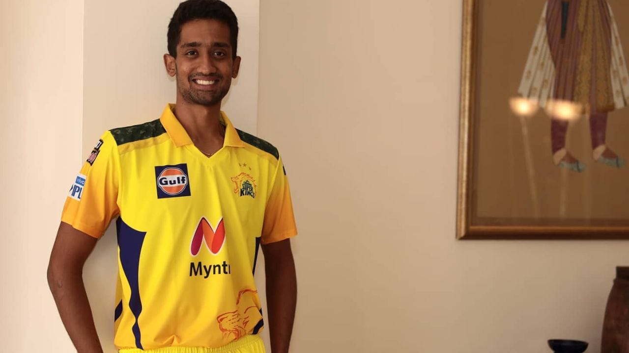 રવિશ્રી નિવાસન સાઈ કિશોર જન્મ 6 નવેમ્બર 1996ના રોજ થયો છે. તે એક ભારતીય ક્રિકેટર છે જે સ્થાનિક ક્રિકેટમાં તમિલનાડુ અને IPLમાં ગુજરાત ટાઇટન્સ માટે રમે છે. તે મુખ્યત્વે ડાબા હાથનો બોલર છે, અને ડાબા હાથે બેટિંગ પણ કરે છે.