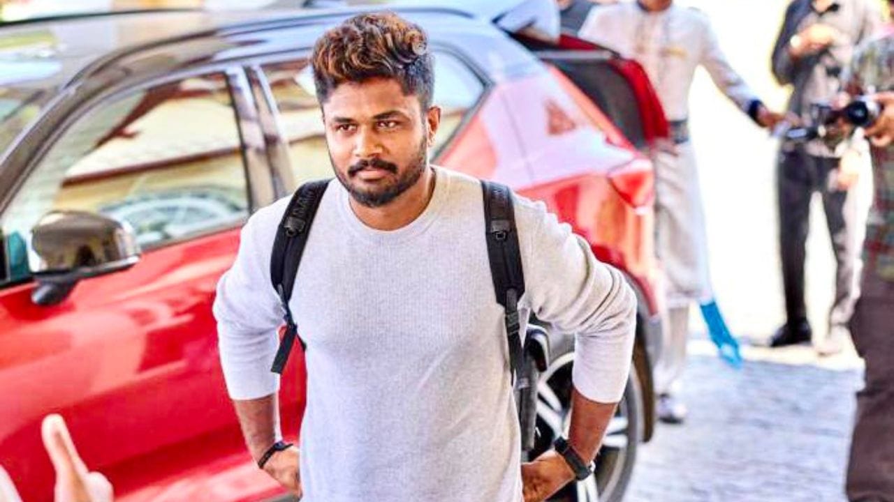  તે પોતાની કમાણીનો મોટો ભાગ આઈપીએલમાંથી કમાય છે. આ સિવાય તે અનેક બ્રાન્ડનું પણ પ્રમોશન કરે છે. હાલમાં તેની પાસે અનેક લક્ઝરી કાર પણ છે.