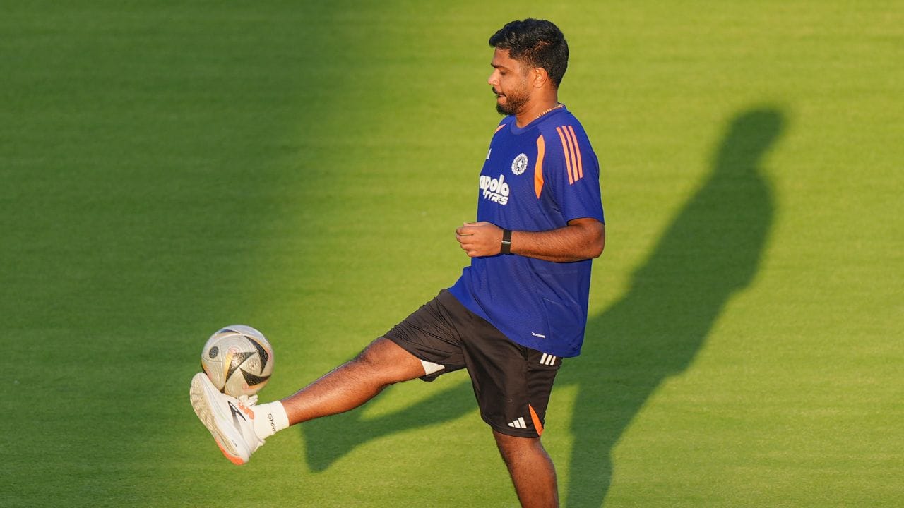 હાલમાં ચેન્નાઈ સુપર કિંગ્સે તેને રાજસ્થાન રોયલ્સમાંથી ટ્રેડ કર્યો હતો. તેને 1 કરોડ રુપિયાની કિંમતમાં ટ્રેડ કરવામાં આવ્યો હતો.