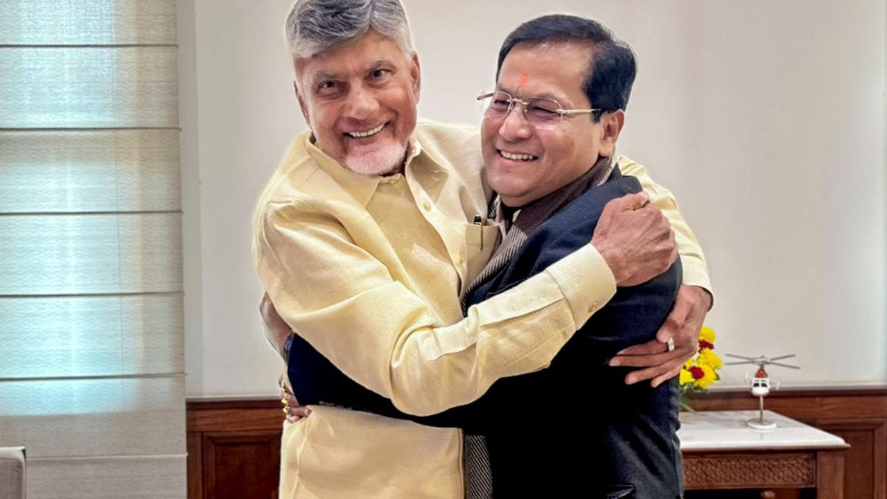  2021થી રાજકીય બાબતોની કેબિનેટ સમિતિના સભ્ય પણ છે. તેમણે અગાઉ આસામના 14મા મુખ્યમંત્રી, માજુલી અને મોરન માટે આસામ વિધાનસભાના સભ્ય તરીકે સેવા આપી હતી. 