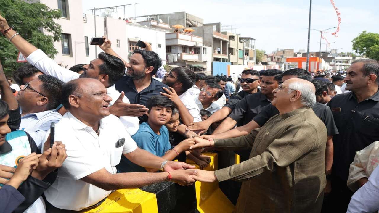 સતાધાર જંક્શન પર ફ્લાયઓવર બનાવવાનું સૂચન મુખ્યમંત્રી દ્વારા કરવામાં આવ્યું હતું તેમજ ઓવરબ્રિજનો માટે સ્વર્ણિમ જયંતી મુખ્યમંત્રી શહેરી વિકાસ યોજના અંતર્ગત ગ્રાન્ટ ફાળવવામાં આવી હતી.