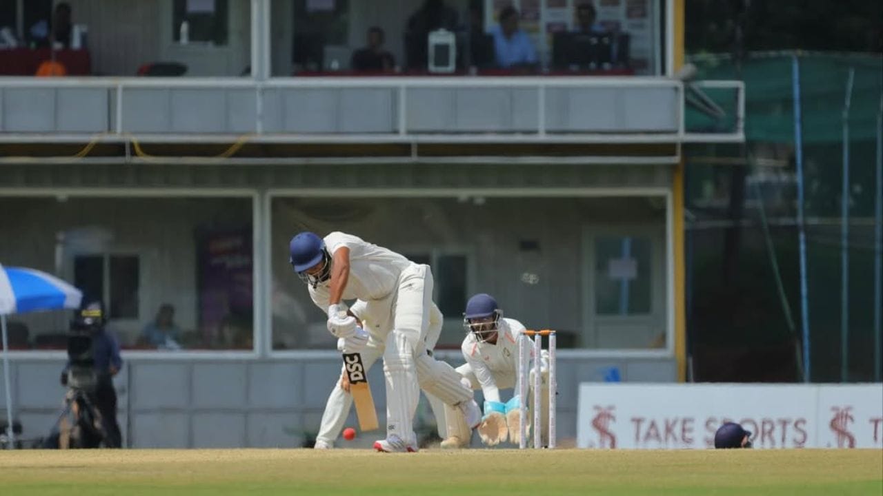 મસૂદ શાહરૂખ ખાનનો જન્મ 27 મે 1995ના રોજ થયો છે. તે એક ભારતીય ક્રિકેટર છે જે સ્થાનિક ક્રિકેટમાં તમિલનાડુ માટે બેટ્સમેન તરીકે રમે છે. તે જમણા હાથનો બેટ્સમેન અને ઓફ સ્પિન બોલર છે.