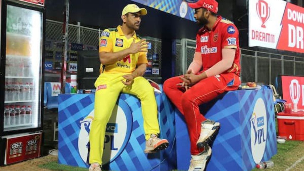 ક્રિકેટરે 202માં સૈયદ મુશ્તાક અલી ટ્રોફી જીતવા માટે આખી સીઝનમાં અણનમ રહેલી તમિલનાડુ ટીમનો ભાગ હતો. શાહરુખ ખાને હિમાચલ પ્રદેશ સામે ક્વાર્ટર ફાઇનલમાં 19 બોલમાં અણનમ 40 રનનું યોગદાન આપ્યું હતું.