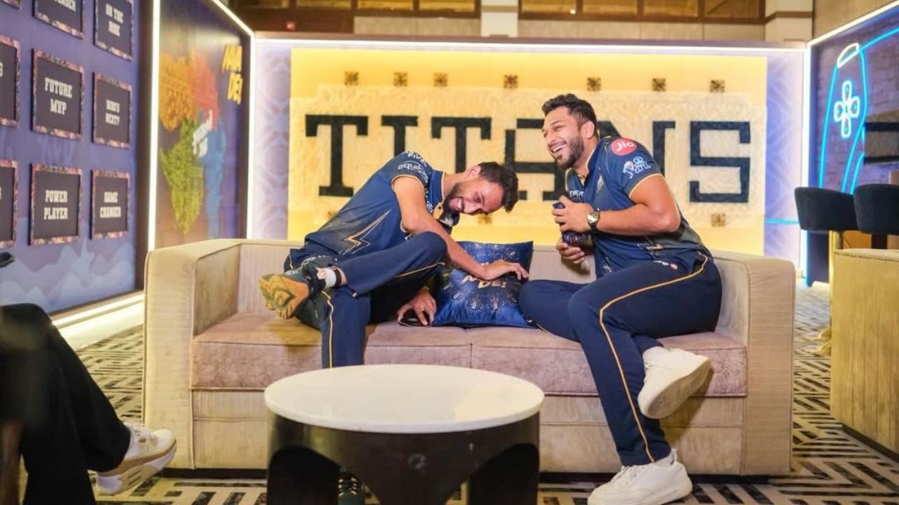 ફેબ્રુઆરી 2021માં ઈન્ડિયન પ્રીમિયર લીગ પહેલા IPL ઓક્શનમાં ખાનને પંજાબ કિંગ્સ દ્વારા ખરીદવામાં આવ્યો હતો. તેમણે 12 એપ્રિલ 2021ના રોજ રાજસ્થાન રોયલ્સ સામે IPLમાં પ્રવેશ કર્યો હતો અને 4 બોલમાં અણનમ 6 રન બનાવ્યા હતા.