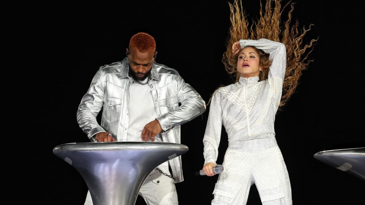 તેનો પાંચમો આલ્બમ, લોન્ડ્રી સર્વિસ (2001), તેનો અંગ્રેજીમાં પહેલો આલ્બમ હતો, જેની વિશ્વભરમાં 13 મિલિયનથી વધુ કોપી વેચાઈ હતી.