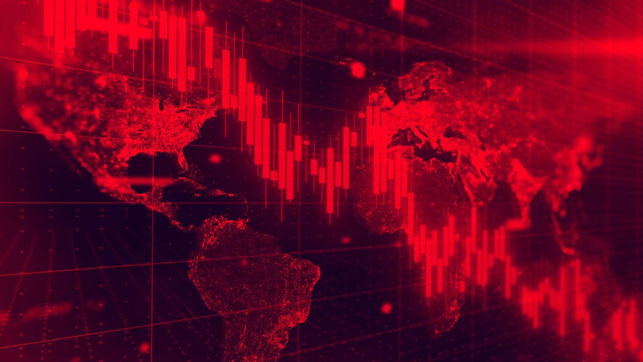 આ સતત ત્રીજો ટ્રેડિંગ દિવસ છે જેમાં શેરબજારમાં નોંધપાત્ર ઘટાડો જોવા મળ્યો છે. આ ટ્રેડિંગ દિવસોમાં શેરબજારના રોકાણકારોએ ₹20 લાખ કરોડ ગુમાવ્યા છે. એશિયન બજારોમાં પણ નોંધપાત્ર ઘટાડો જોવા મળી રહ્યો છે. કોસ્પી લગભગ 8% ઘટાડા સાથે ટ્રેડિંગ કરતો જોવા મળ્યો. યુએસ શેરબજાર પણ નુકસાન સાથે બંધ થયું, જે ભારતીય શેરબજારમાં પ્રતિબિંબિત થઈ રહ્યું છે.