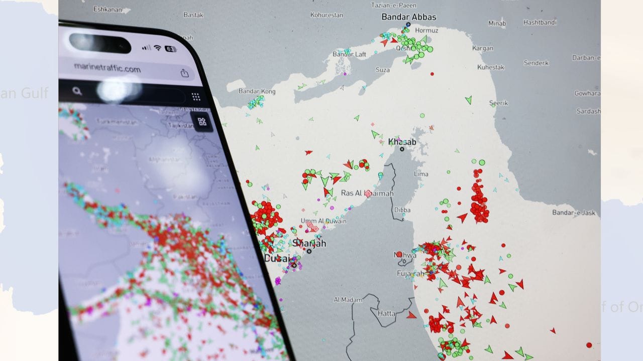 હોર્મુઝ સ્ટ્રેટને પહોળો કરવા માટે ઈરાન અને ઓમાનની જમીનમાં ફેરફાર કરવો પડશે. ખાસ કરીને ઓમાનના મુસંદમ વિસ્તાર અને ઈરાનના દરિયાકાંઠા ભાગને નુકસાન પહોંચાડી શકે છે. આવું કરવાથી બંને દેશો વચ્ચે સરહદ અને જમીન સંબંધિત વિવાદ ઊભા થઈ શકે છે. ઉપરાંત, આ નિર્ણય બંને દેશોના સાર્વભૌમત્વ માટે પણ મુશ્કેલ બની શકે છે, તેથી કોઈ દેશ સહેલાઈથી આવું કરવા તૈયાર નહીં હોય. ( Credits: Getty Images )