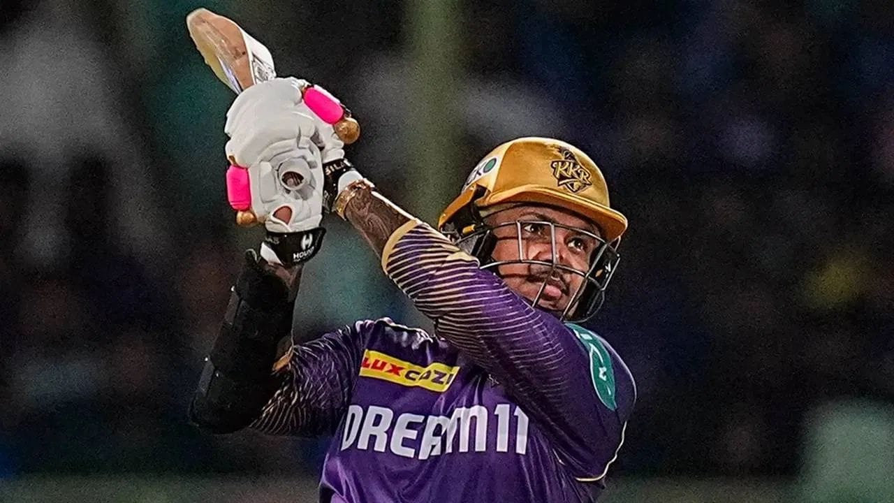 સુનીલ નારાયણ એકમાત્ર ખેલાડી છે જેણે IPLમાં નંબર  1 થી નંબર 11 સુધી બેટિંગ કરી છે. તેણે IPLમાં કુલ 122 ઈનિંગ્સ રમી છે, જેમાં બધી બેટિંગ પોઝિશન પર રમ્યો છે. 