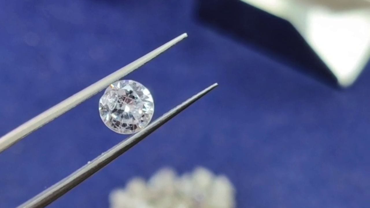 EDII દ્વારા અત્યાર સુધીમાં ગુજરાતના પાંચ મહત્વપૂર્ણ હસ્તકલા ઉત્પાદનોને GI ટેગ મેળવવામાં સહાય કરવામાં આવી છે, જ્યારે 15 અન્ય ઉત્પાદનો માટેની પ્રક્રિયા હાલમાં ચાલુ છે. સાથે સાથે, સંસ્થા દ્વારા સ્થાપિત GI સુવિધા કેન્દ્ર કારીગરોને બજાર સાથે સીધો સંપર્ક સ્થાપિત કરવામાં મહત્વપૂર્ણ ભૂમિકા ભજવી રહ્યું છે.