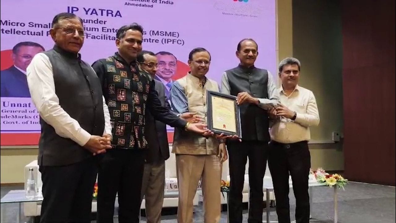 આ પ્રસંગે સુરત ડાયમંડ એસોસિએશનના પ્રમુખ જગદીશ ખુંટ અને અન્ય સભ્યોએ આ પ્રમાણપત્ર સ્વીકાર્યું હતું. વૈશ્વિક હીરા ઉદ્યોગમાં સુરતનું યોગદાન અત્યંત મહત્વપૂર્ણ રહ્યું છે. 