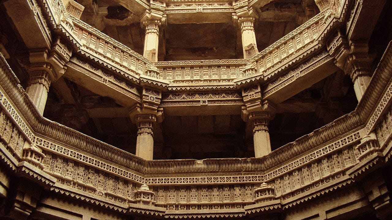 આ વખતે ટ્રોફી વિજેતા કેપ્ટનના ફોટોશૂટ માટે ગુજરાતના એક ઐતિહાસિક સ્થળની પસંદગી કરવામાં આવી હતી.Wikipedia મુજબ આ વાવ ભારત સરકાર દ્વારા સંરક્ષિત ઐતિહાસિક સ્થળ છે.