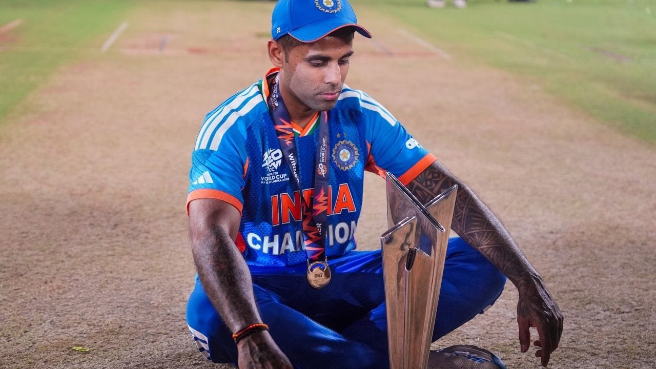  આ સાથે ટી20 વર્લ્ડકપ 2028ની ઉપર પણ તેની નજર છે.  ત્યારે કહી શકાય કે, સૂર્યકુમાર યાદવ હજુ અંદાજે 2 વર્ષ સુધી ઈન્ટરનેશનલ ક્રિકેટ રમવા માંગે છે. કારણ કે, ટી20 વર્લ્ડકપની આગામી એડિશન 2028માં ઓસ્ટ્રેલિયા અને ન્યુઝીલેન્ડની મેજબાનીમાં રમાશે.