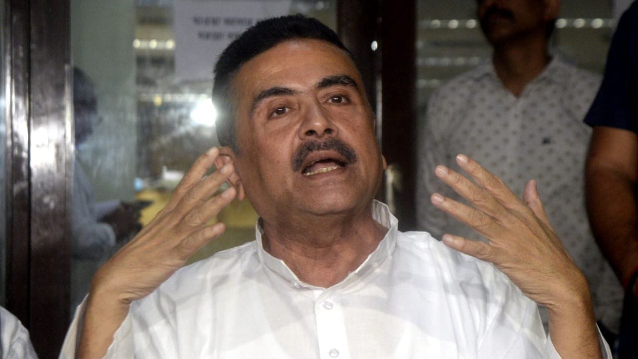 સુવેન્દુ અધિકારીએ નેતાજી સુભાષ ઓપન યુનિવર્સિટીમાંથી માસ્ટર ઓફ આર્ટ્સની ડિગ્રી મેળવી છે.