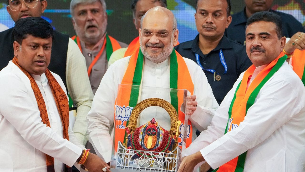 તેઓ 2016 અને 2021માં નંદીગ્રામ માટે વિધાનસભા સભ્ય (ધારાસભ્ય) તરીકે ચૂંટાયા હતા,પહેલા 2005માં દક્ષિણ કોન્ટાઈ માટે, અને 2009 અને 2014માં તમલુક માટે સંસદ સભ્ય (સાંસદ) તરીકે ચૂંટાયા હતા.