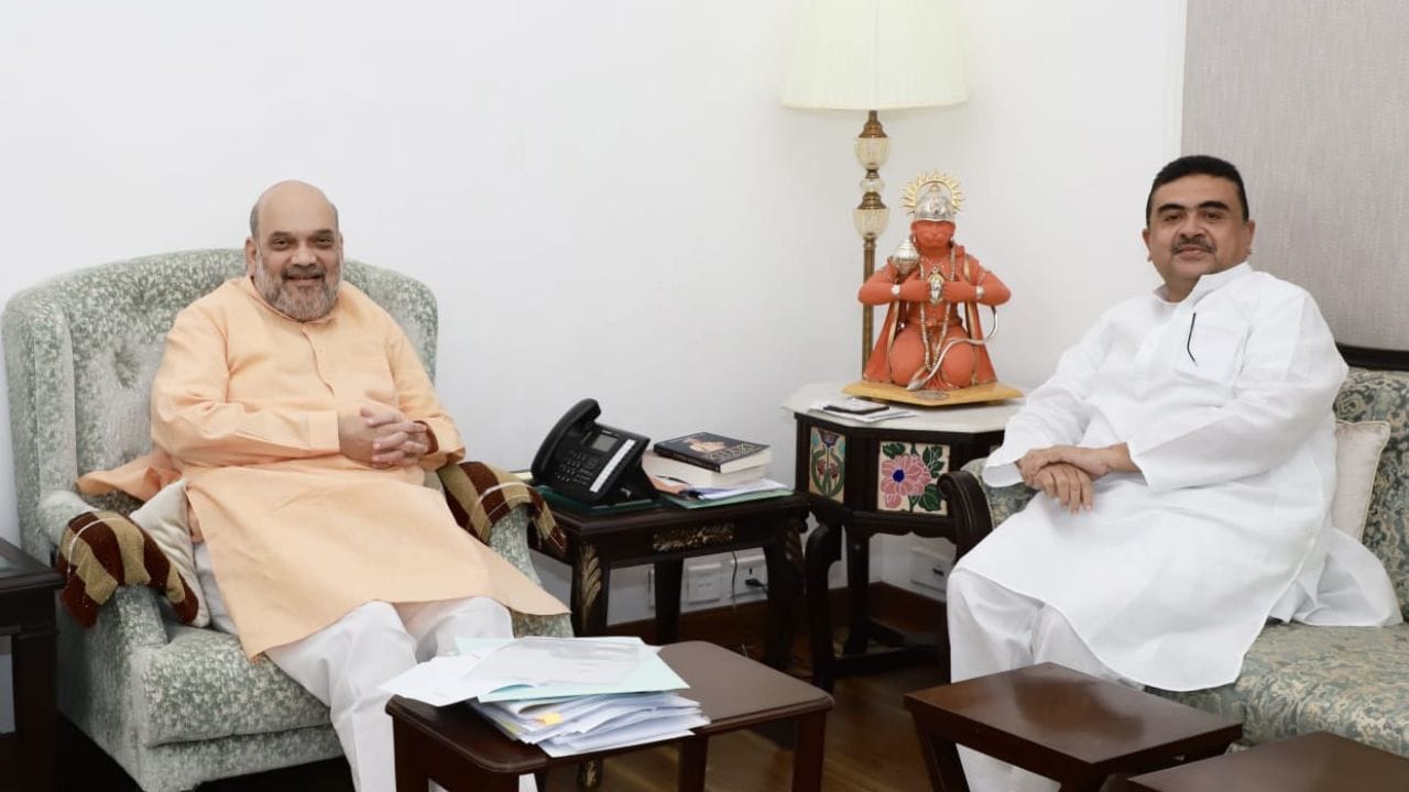 શિશિર અધિકારીમનમોહન સિંહ મંત્રીમંડળમાં રાજ્યમંત્રી હતા અને 2019માં કાંથી મતવિસ્તારમાંથી લોકસભામાં ચૂંટાયા હતા. સુવેન્દુ અધિકારી અપરિણીત છે.