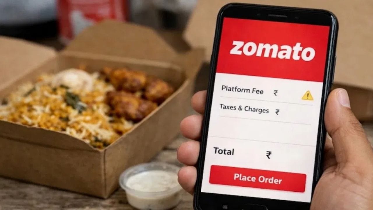 Zomatoની હરીફ Swiggy પણ હાલમાં દરેક ઓર્ડર પર 14.99 રૂપિયા (GST સહિત) પ્લેટફોર્મ ફી વસૂલ કરી રહી છે.