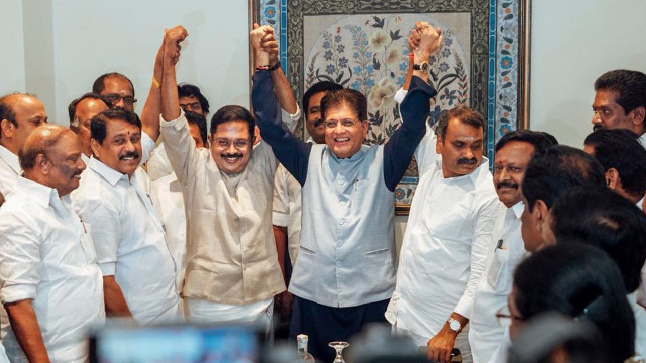 દિનાકરણે જાહેરાત કરી કે શશિકલા મહાસચિવ રહેશે જ્યારે તેઓ ડેપ્યુટી જનરલ સેક્રેટરી રહેશે. 19 એપ્રિલ 2019 ના રોજ, તેઓ મહાસચિવ તરીકે ચૂંટાયા હતા.