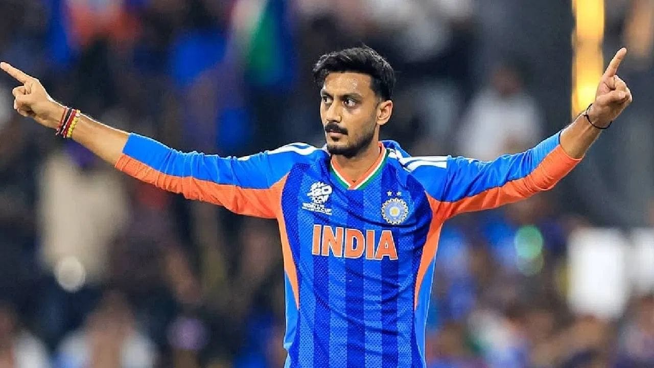 અક્ષર પટેલે પણ પોતાની શાંત પરંતુ અસરકારક રમતથી ટીમને મોટો ફાયદો અપાવ્યો. બોલિંગમાં તેણે એક મહત્વપૂર્ણ વિકેટ લીધી અને ફિલ્ડિંગ દરમિયાન બે શાનદાર કેચ લઈને મેચનો માહોલ બદલ્યો. તેની ચપળતા અને સમજદારી ટીમ માટે ખૂબ ઉપયોગી સાબિત થઈ.