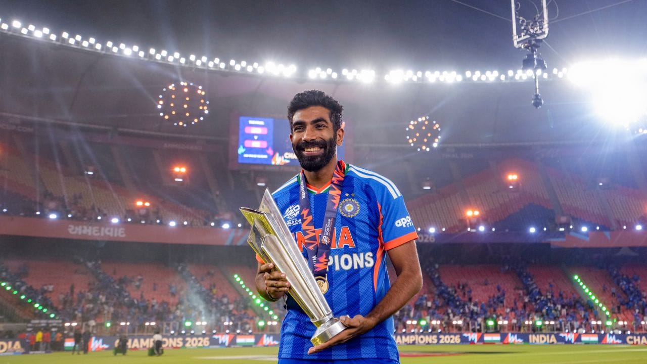 ટીમ ઈન્ડિયાના ફાસ્ટ બોલર જસપ્રીત બુમરાહે 2024 પછી 2026માં ટીમ ઈન્ડિયાને ખિતાબ જીતાડવામાં મહત્વનો રોલ નિભાવ્યો હતો. ફાઈનલમાં ન્યુઝીલેન્ડ વિરુદ્ધ તેમણે માત્ર 15 રન આપી 4 વિકેટ લીધી અને આખી ટૂર્નામેન્ટમાં સૌથી વધારે વિકેટ લેનાર બોલર બન્યો હતો.