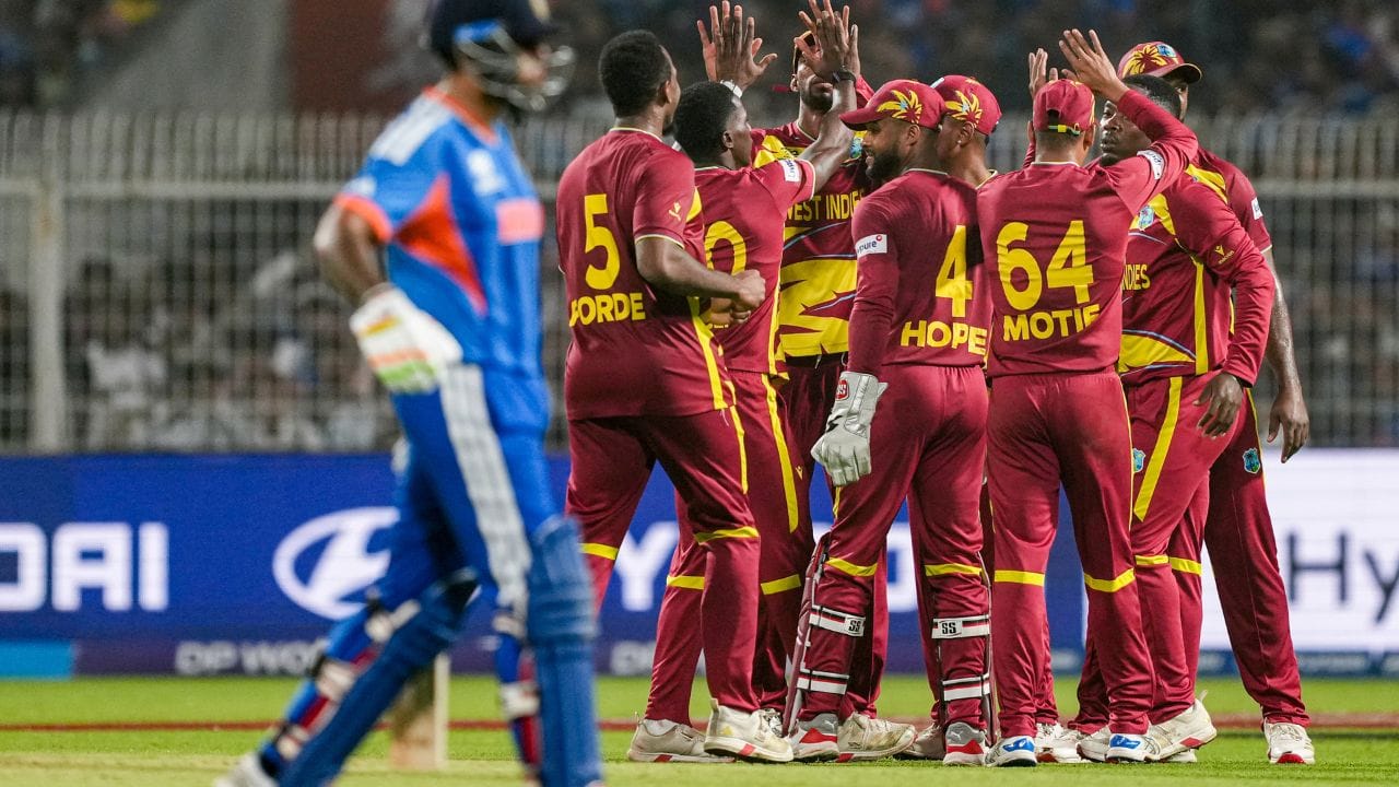 સેમિફાઈનલમાં ભારતનો સામનો ગ્રુપ 2ની ટોપ ઈંગ્લેન્ડ સામે થઈ રહ્યો છે. પહેલી સેમિફાઈનલ સાઉથ આફ્રિકા અને ન્યુઝીલેન્ડ વચ્ચે રમાશે. બંન્ને મેચની વિજેતા ટીમ 8 માર્ચના રોજ અમદાવાદના નરેન્દ્ર મોદી સ્ટેડિયમમાં ફાઈનલ રમશે.