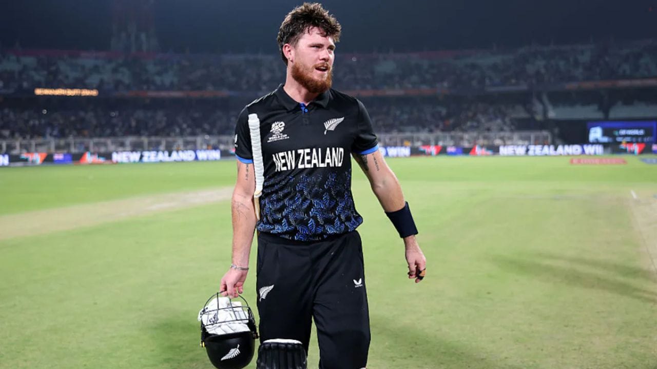 T20 WCમાં સૌથી ઝડપી સદી: T20 WCના ઇતિહાસમાં સૌથી ઝડપી સદીનો રેકોર્ડ ન્યુઝીલેન્ડના ફિન એલનના નામે છે, તેમણે માત્ર 33 બોલમાં આ સિદ્ધિ હાંસલ કરી હતી. તેમણે દક્ષિણ આફ્રિકા સામેની સેમિફાઇનલમાં આ સદી ફટકારી હતી.