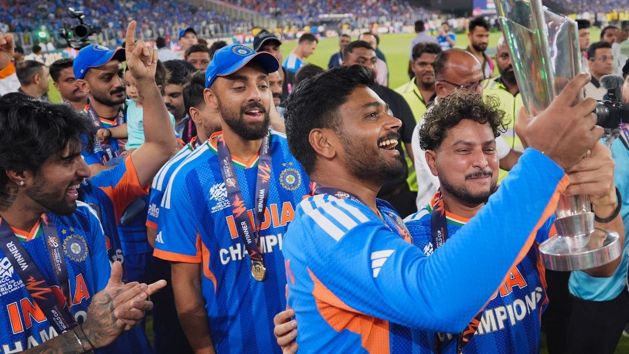 સ્ટાર સ્પિનર કુલદીપ યાદવ પણ ટી20 વર્લ્ડકપ 2024 અને 2026ના ટી20 વર્લ્ડકપ જીતનારી ટીમનો ભાગ રહ્યો હતો. ટીમને જીત અપાવવામાં મહત્વની ભુમિકા નિભાવી હતી. 2026માં તેને માત્ર પાકિસ્તાન વિરુદ્ધ મેચ રમવાની તક મળી હતી.