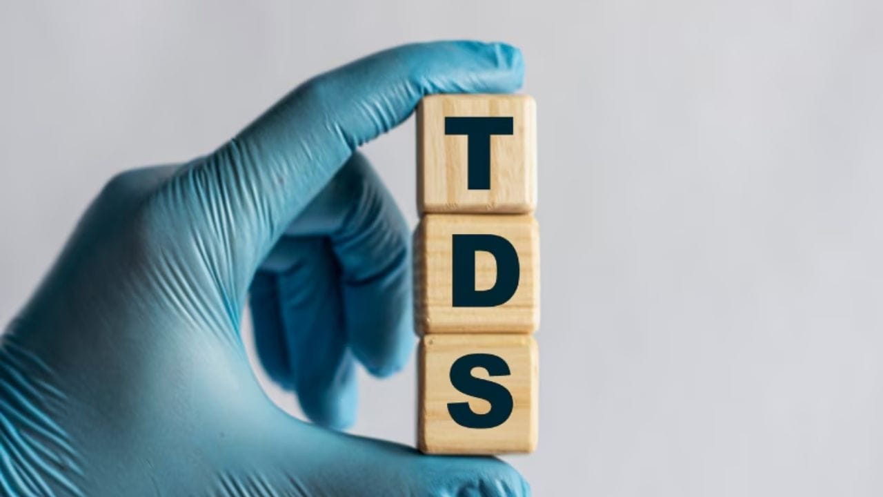 વિભાગે વધુમાં સ્પષ્ટતા કરી કે આવી બેંકો અને બેંકિંગ સંસ્થાઓ - જે હાલમાં બેંકિંગ રેગ્યુલેશન અધિનિયમ, 1949 ની કલમ 51 હેઠળ આવે છે - આવકવેરા અધિનિયમ, 2025 ની કલમ 402 હેઠળ "બેંકિંગ કંપની" ની વ્યાખ્યામાં સમાવિષ્ટ માનવામાં આવશે, ભલે તેઓ તેમાં સ્પષ્ટ રીતે સૂચિબદ્ધ ન હોય. (ફોટો ક્રેડિટ-Religare Broking)