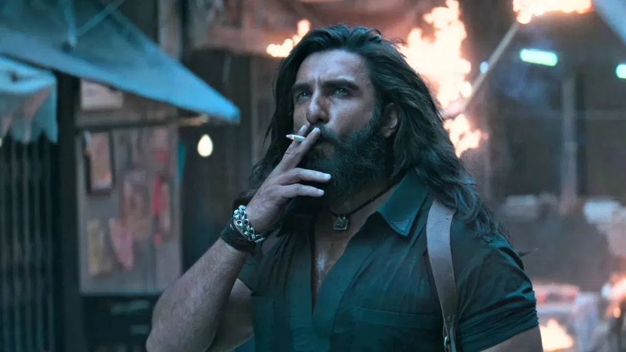 એક સૂત્રના આધારે આ રિપોર્ટમાં લખવામાં આવ્યું છે કે, 'ધુરંધર' એટલે હિટ રહી કારણ કે, તે YRF સ્પાય યુનિવર્સ અને સાઉથની એક્શન ફિલ્મોના ટેમ્પલેટ પર નહોતી બની. સિને-જગતમાં આદિત્ય ધરે જે જૂની પરંપરાઓ તોડી છે, હવે તેઓ પોતે જ તેમાં ફસાવવા માંગતા નથી." જો કે, 'ધુરંધર 3' બનશે કે નહીં? 'ધુરંધર 2' ના એન્ડ ક્રેડિટ્સમાં કોઈ સરપ્રાઈઝ મળશે કે નહીં? તે તો સમય જ કહેશે.