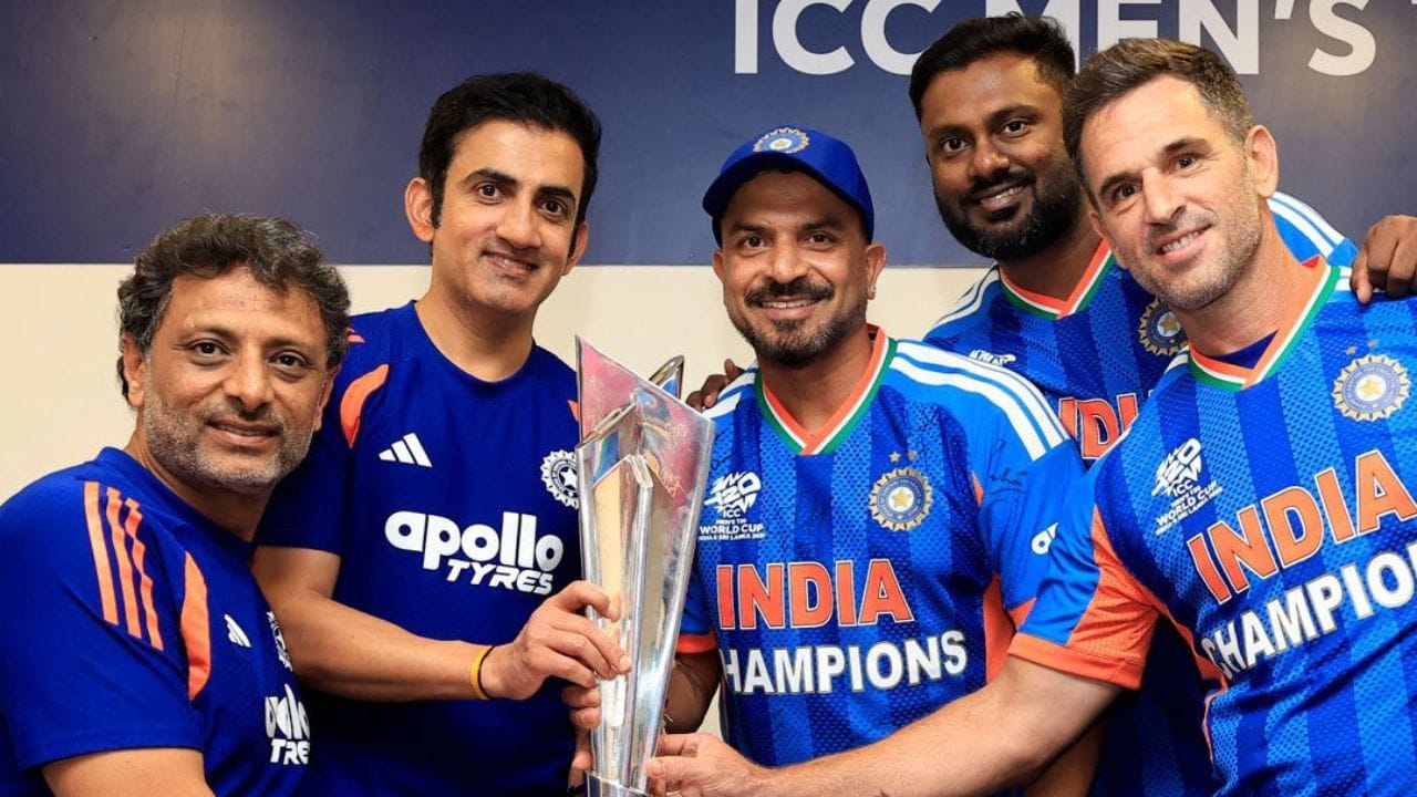 ખેલાડીઓ ઉપરાંત સપોર્ટ સ્ટાફ માટે પણ મોટી રકમ ફાળવવામાં આવી છે. કુલ ₹41 કરોડની રકમ કોચિંગ અને સપોર્ટ સ્ટાફ વચ્ચે વહેંચાશે. તેમાં મુખ્ય કોચ ગૌતમ ગંભીર, બેટિંગ કોચ સિતાંશુ કોટક, સહાયક કોચ રાયન ટેન ડોશેટ, બોલિંગ કોચ મોર્ને મોર્કેલ અને ફિલ્ડિંગ કોચ ટી. દિલીપનો સમાવેશ થાય છે.