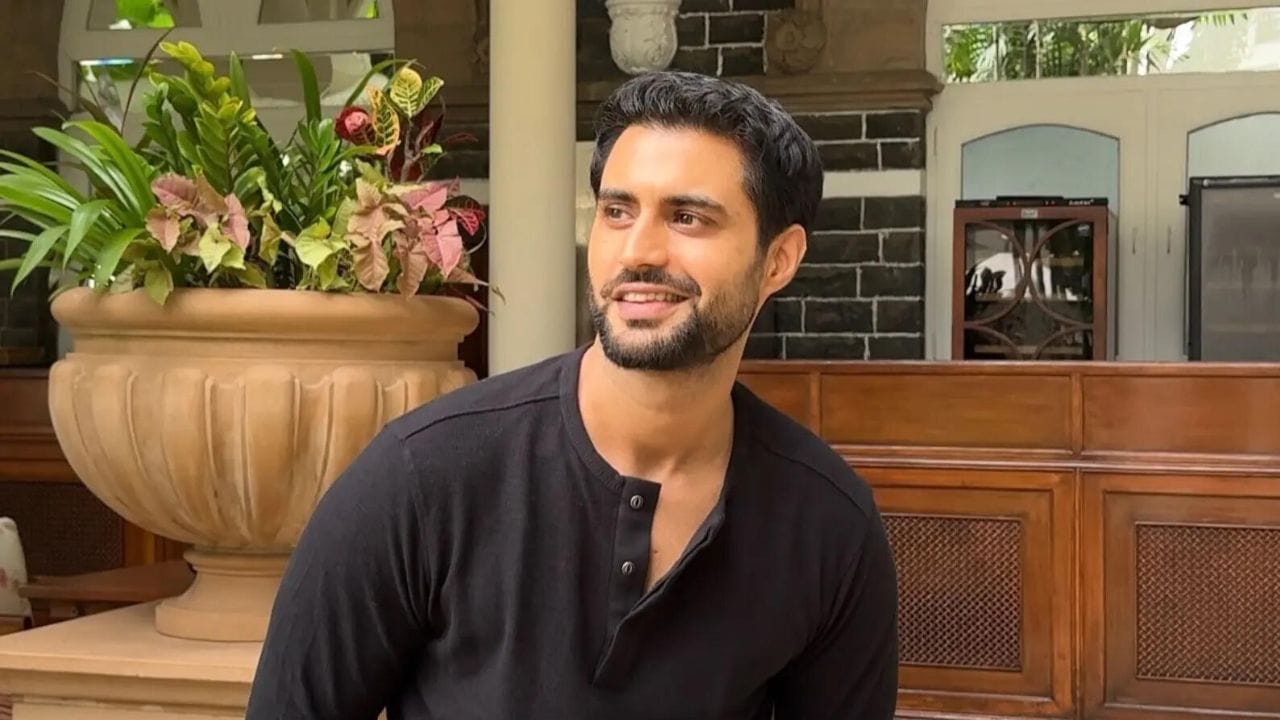 ઉદયબીર સંધુ આ ફિલ્મમાં મુખ્ય ભૂમિકા ભજવી રહ્યા છે. ઉપરાંત તેઓ રણવીરના પાત્ર જસકીરત સિંહ રંગીના નજીકના મિત્ર ગુરબાઝ સિંહનું પાત્ર ભજવે છે. તેમનું પાત્ર ફિલ્મના જાસૂસી થ્રિલરમાં જીવંતતા લાવે છે. (ફોટો google)