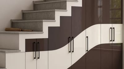 જો વાસ્તુ અનુસાર ઘર બનાવવામાં આવે છે, તો તે વાસ્તુ દોષોથી મુક્ત છે અને પરિવારના ભાગ્યમાં પણ વધારો કરી શકે છે. વાસ્તુ શાસ્ત્રમાં સીડીઓનું વિશેષ મહત્વ ધરાવે છે. જો સીડી વાસ્તુ-અનુપાલન કરતી નથી, તો તેનાથી વાસ્તુ દોષો થઈ શકે છે. આવી સ્થિતિમાં, પરિવારને ઘર સંબંધિત સમસ્યાઓ, નાણાકીય નુકસાન, અવરોધો અને અન્ય સમસ્યાઓનો સામનો કરવો પડી શકે છે. ત્યારે ઘણી વસ્તુઓને સીડીઓ નીચે ના મુકવાની સલાહ આપવામાં આવે છે, તે સિવાય સીડીઓ નીચે કઈ વસ્તુઓ રાખવી શુભ છે  ચાલો વિગતવાર જાણીએ. (ફોટો ક્રેડિટ- સોશિયલ મીડિયા)