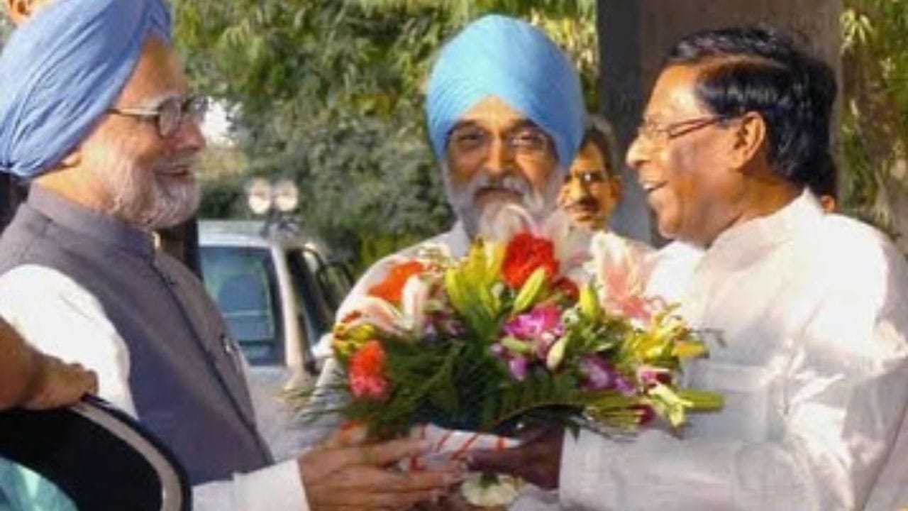 6 જૂન 2016ના રોજ, તેમણે એન. રંગાસ્વામીનું સ્થાન લીધું અને પુડુચેરીના મુખ્યમંત્રી તરીકે શપથ લીધા હતા. ફેબ્રુઆરી 2021માં, તેમણે વિશ્વાસ મત ગુમાવ્યા બાદ રાજીનામું આપ્યું હતુ.