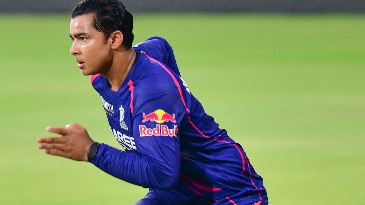 IPL અને BCCI તરફથી મળતી રકમના આધારે, 14 વર્ષીય વૈભવ સૂર્યવંશીની કુલ સંપત્તિ હાલમાં આશરે 2.5 કરોડ હોવાનો અંદાજ છે. IPL 2026 28 માર્ચથી શરૂ થઈ ચૂકી છે. રાજસ્થાન IPL 2026 ની પોતાની પહેલી મેચ 30 માર્ચે ગુવાહાટીના બારસાપારા ક્રિકેટ સ્ટેડિયમમાં ચેન્નાઈ સુપર કિંગ્સ સામે રમી હતી અને જીત પણ મેળવી હતી.