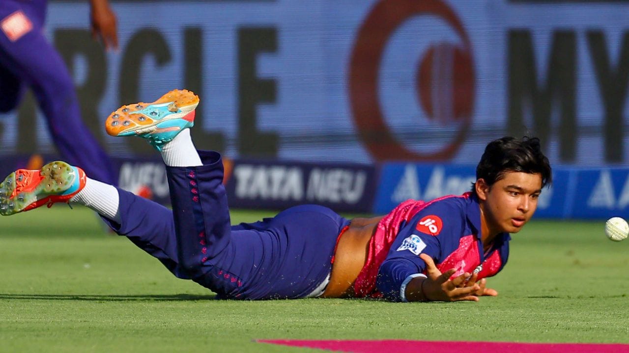 IPL 2026 પછી વૈભવ સૂર્યવંશીને પણ ટીમ ઈન્ડિયામાં તક મળી શકે છે.અત્યાર સુધી, તેમની ઉંમર તેમને ટીમ ઈન્ડિયાની જર્સી મેળવવામાં અવરોધરૂપ હતી, પરંતુ હવે વૈભવ સૂર્યવંશી ટૂંક સમયમાં ભારતીય જર્સીમાં જોવા મળી શકે છે.