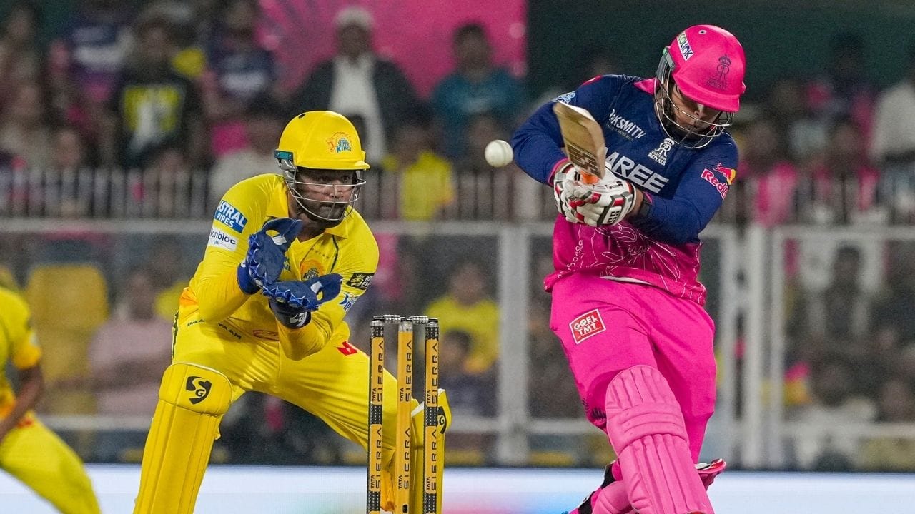 રસપ્રદ વાત એ છે કે, તેની બંને IPL અડધી સદી CSK સામે આવી છે. વૈભવ સૂર્યવંશીએ અત્યાર સુધીમાં IPLમાં 29 છગ્ગા ફટકાર્યા છે, જે T20 લીગમાં શરૂઆતની આઠ મેચ રમ્યા બાદ એક નવો રેકોર્ડ છે. (Photo credit-PTI)