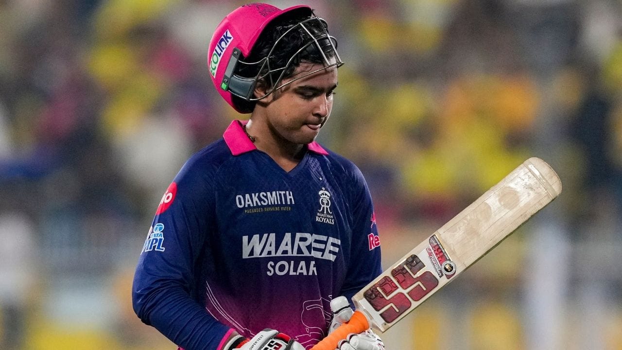 આઠ IPL મેચ રમ્યા બાદ આઠ મેચમાં સૌથી વધુ 28 છગ્ગા ફટકારવાનો રેકોર્ડ અગાઉ ઓસ્ટ્રેલિયાના જેક ફ્રેઝર મેકગર્કના નામે હતો. વૈભવ સૂર્યવંશીએ હવે આ રેકોર્ડ તોડી નાખ્યો છે. રાજસ્થાન રોયલ્સનો 15 વર્ષીય ડાબોડી બેટ્સમેન IPL 2026 માં CSK સામે 17 બોલમાં પાંચ છગ્ગા સાથે 52 રન બનાવ્યા હતા. આ ઇનિંગ દરમિયાન તેણે જેક ફ્રેઝર મેકગર્કનો રેકોર્ડ તોડી નાખ્યો. આ ઇનિંગ પહેલા, વૈભવ સૂર્યવંશીએ IPLમાં 24 છગ્ગા ફટકાર્યા હતા, જે તેણે ગયા સિઝનમાં સાત IPL મેચમાં ફટકાર્યા હતા. (Photo credit-PTI)