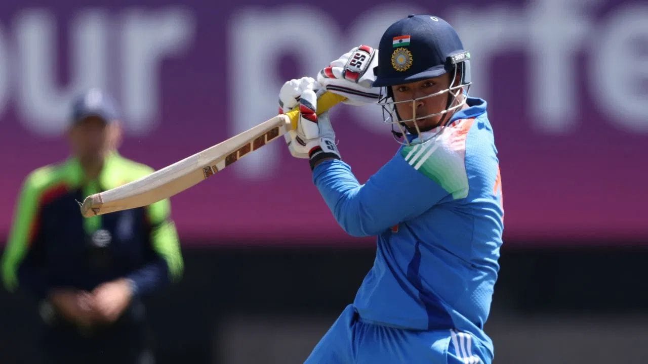 નવજોત સિંહ સિદ્ધુ, મોહમ્મદ કૈફ, અંબાતી રાયડુ અને પીયૂષ ચાવલા જેવા ભૂતપૂર્વ ક્રિકેટરોએ કહ્યું છે કે વૈભવ સૂર્યવંશીને તક આપી શકાય છે. સૂર્યવંશીએ જે પ્રતિભા દર્શાવી છે તે જોતાં એવું લાગે છે કે તે ટૂંક સમયમાં જ પોતાનું ડેબ્યૂ કરી શકે છે.