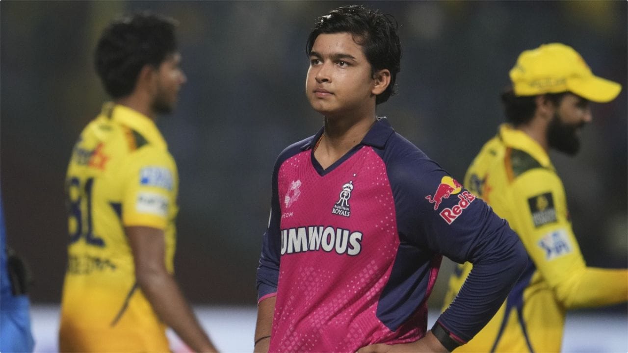 આ મેચમાં પહેલા બોલિંગ કરતાં રાજસ્થાન રોયલ્સે CSKને 127 રનમાં સમેટી દીધું. ત્યારબાદ લક્ષ્યનો પીછો કરતા વૈભવની આક્રમક શરૂઆતે મેચ એકતરફી બનાવી દીધી.