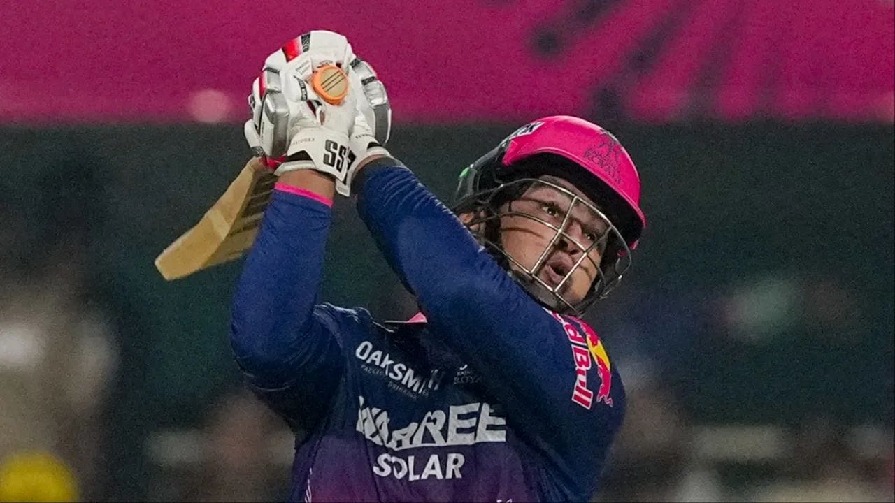 જો વૈભવ સૂર્યવંશી IPL 2026 માં સારું પ્રદર્શન કરશે, તો ભારતીય ટીમમાં સ્થાન મેળવવાની તેની શક્યતા વધી જશે. જો બધું બરાબર રહ્યું તો IPL પછી તરત જ તેનો ભારતીય ટીમમાં સમાવેશ કરવામાં આવશે. ટીમ ઈન્ડિયા આયર્લેન્ડ સામે T20 શ્રેણી રમશે, જેની પહેલી મેચ 26 જૂને થશે. પસંદગીકારો ત્યાં વૈભવ સૂર્યવંશીને તક આપી શકે છે.