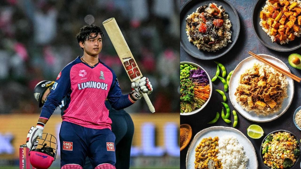 વૈભવ મેચ રમતા પેહલા કઈ ખાતો નથી પણ તે દિવસ દરમિયાન શું ખાય છે તે અમે તમને અહીં જણાવીશું. વૈભવ લીન પ્રોટીન, આખા અનાજ, ફળો અને હાઇડ્રેશન પર ધ્યાન કેન્દ્રિત કરે છે. તેના હાઈ પ્રોટીન ખોરાકમાં ઈંડા, મસૂર, પનીર (કોટેજ ચીઝ), દૂધ અને પ્રોટીન શેકનો સમાવેશ થાય છે.(ફોટો ક્રેડિટ-inside sports)