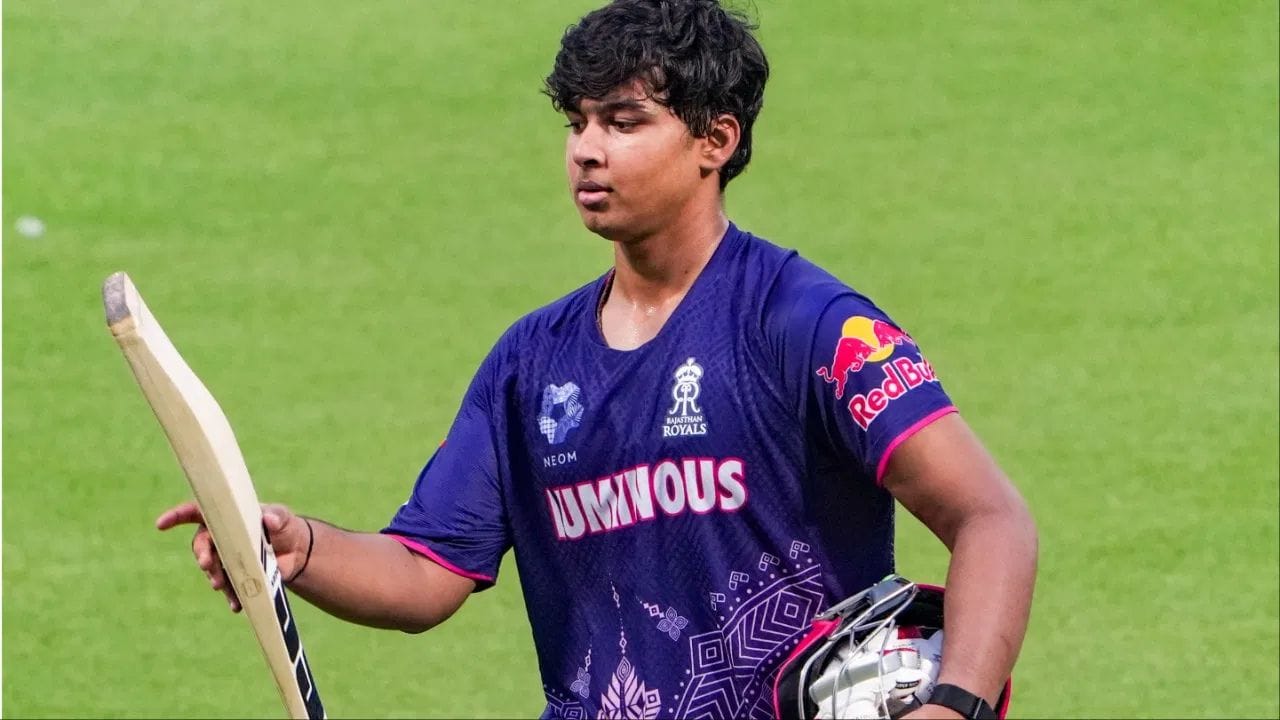 વૈભવ સૂર્યવંશીની શરૂઆત પણ જોરદાર રહી છે. તેણે અત્યાર સુધી 7 મેચોમાં 252 રન બનાવ્યા છે, જેમાં એક સદી અને એક અડધી સદીનો સમાવેશ થાય છે. 36 ની સરેરાશ અને 206.55 ના સ્ટ્રાઈક રેટ સાથે તેણે સાબિત કર્યું છે કે તે આવનારા સમયમાં IPLનો મોટો સ્ટાર બની શકે છે. (PC:PTI/X)