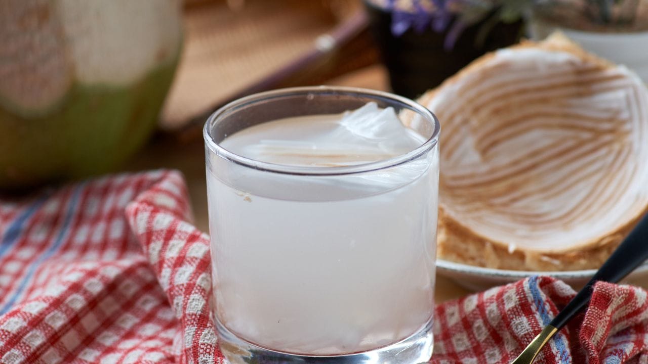 આ સામગ્રીઓ માત્ર સ્વાદ માટે નથી; ભારતીય આયુર્વેદિક પરંપરા મુજબ જીરું અને સંચળ પાચનતંત્રને શાંત કરે છે અને શરીરની આંતરિક ગરમીને ઘટાડે છે. જલજીરાનો મસાલેદાર ટચ આ કેન્ડ (પોપ્સિકલ) ને એક રિફ્રેશિંગ કુલીંગ અસર આપે છે, જે લૂ સામે રક્ષણ આપવામાં પણ મદદરૂપ થાય છે.