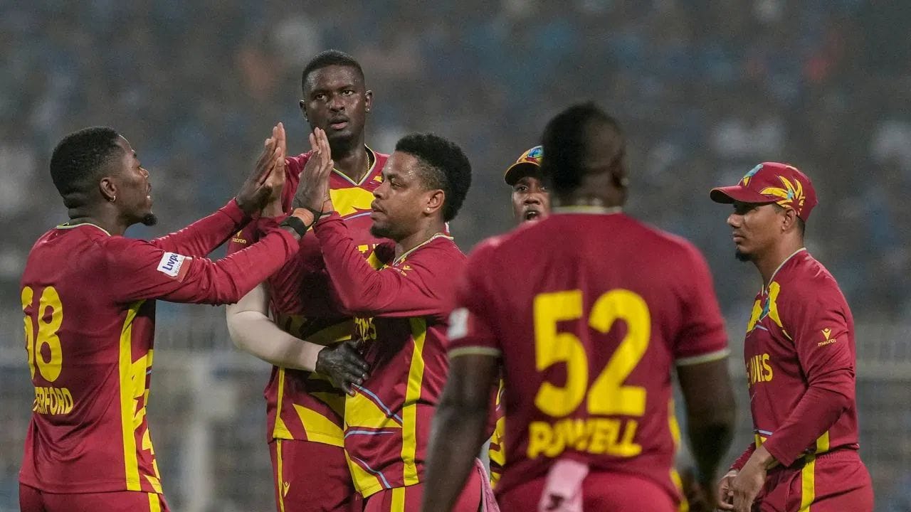 વેસ્ટ ઈન્ડિઝની ટીમ ગ્રુપ સ્ટેજમાં ટોચ પર રહી અને સતત ચાર મેચ જીતીને સુપર 8 માં સ્થાન મેળવ્યું. જોકે, તેઓ સુપર 8 માં ફક્ત એક જ મેચ જીતી શક્યા અને બે મેચ હારી ગયા, જેના કારણે તેઓ ગ્રુપ 1 પોઈન્ટ ટેબલમાં ત્રીજા સ્થાને રહ્યા.