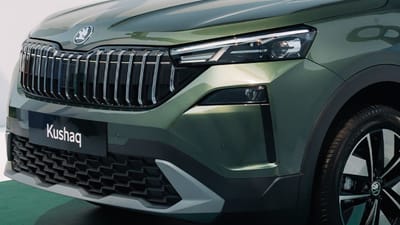 સ્કોડાએ પોતાની પ્રીમિયમ SUV કુશાકને નવા અવતારમાં રજૂ કરીને ઓટો માર્કેટમાં હલચલ મચાવી દીધી છે. કંપનીએ તેની શરૂઆતી એક્સ-શોરૂમ કિંમત ₹10.69 લાખ રાખી છે, જે ટોપ મોડેલ માટે ₹18.99 લાખ સુધી જાય છે. રસપ્રદ વાત એ છે કે, જૂના મોડેલની સરખામણીએ કિંમતમાં માત્ર ₹3,000 નો જ વધારો થયો છે.